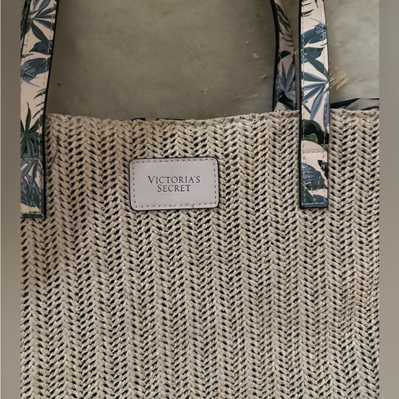 Victoria's Secret Woven Straw Travel Sexy Beach Tote - Picture 4 of 10